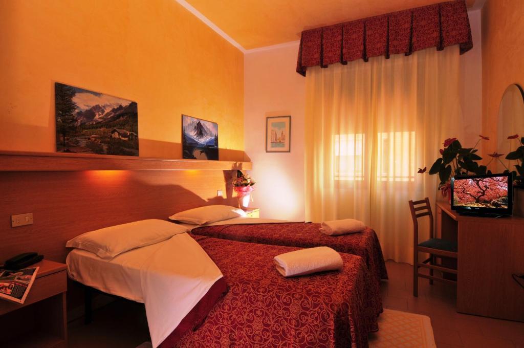 Hotel Al Mare Лидо-ди-Езоло Экстерьер фото