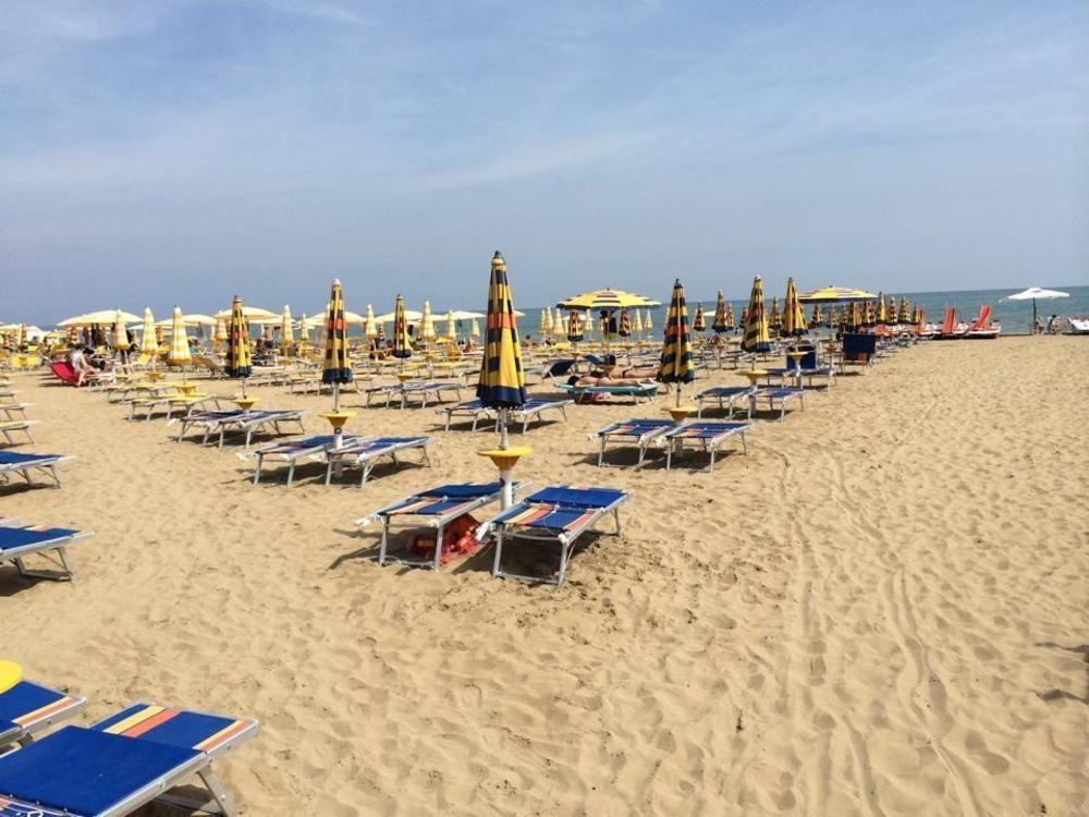 Hotel Al Mare Лидо-ди-Езоло Экстерьер фото