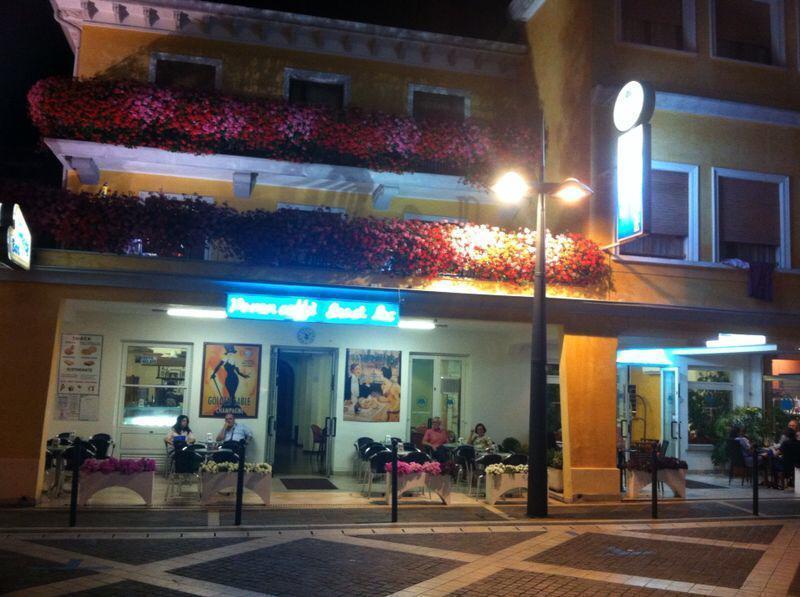 Hotel Al Mare Лидо-ди-Езоло Экстерьер фото