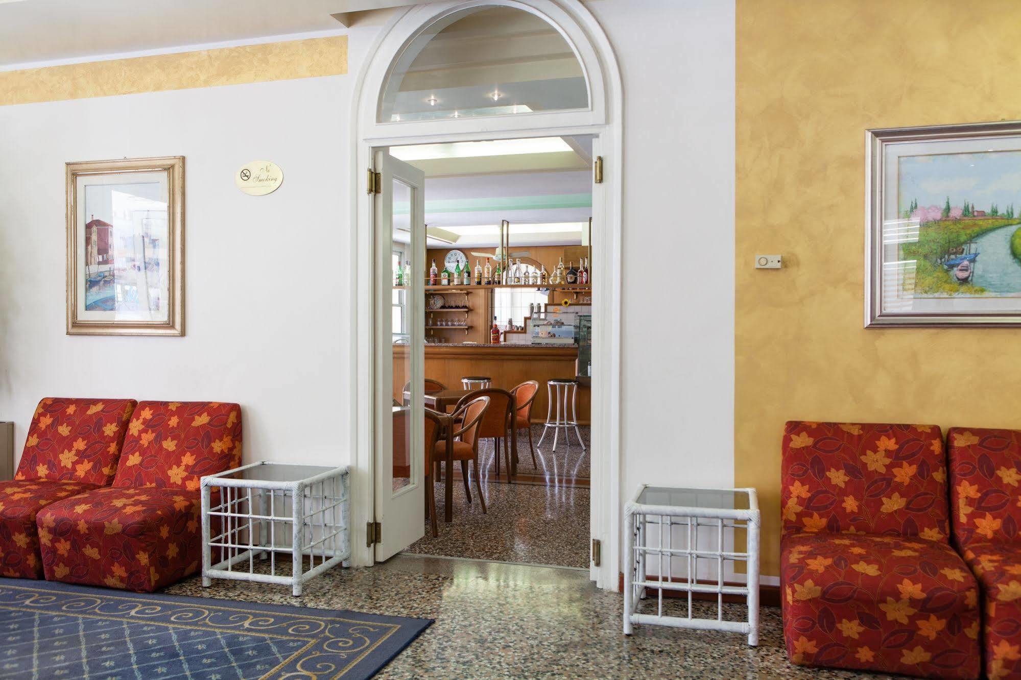 Hotel Al Mare Лидо-ди-Езоло Экстерьер фото