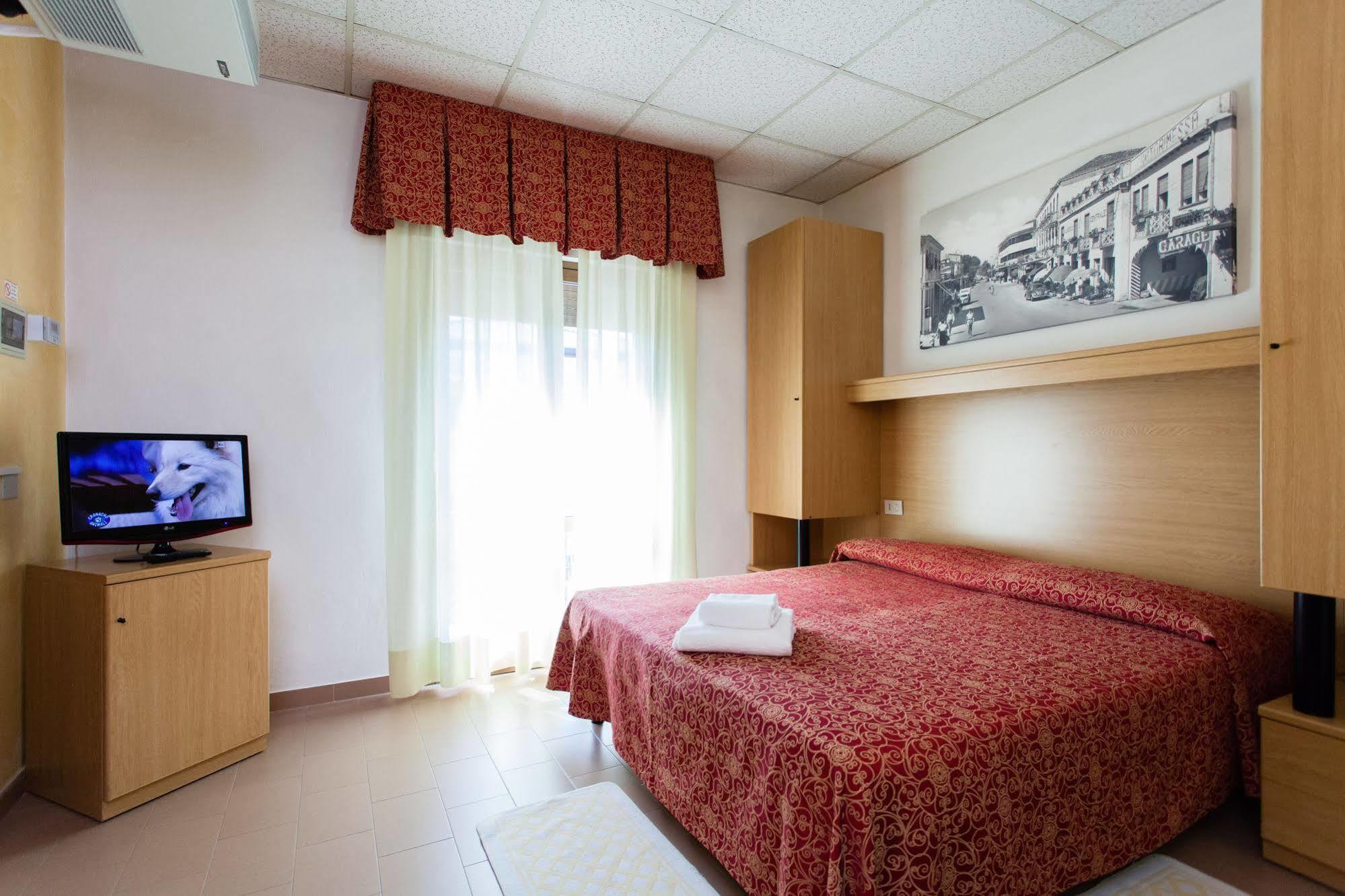 Hotel Al Mare Лидо-ди-Езоло Экстерьер фото
