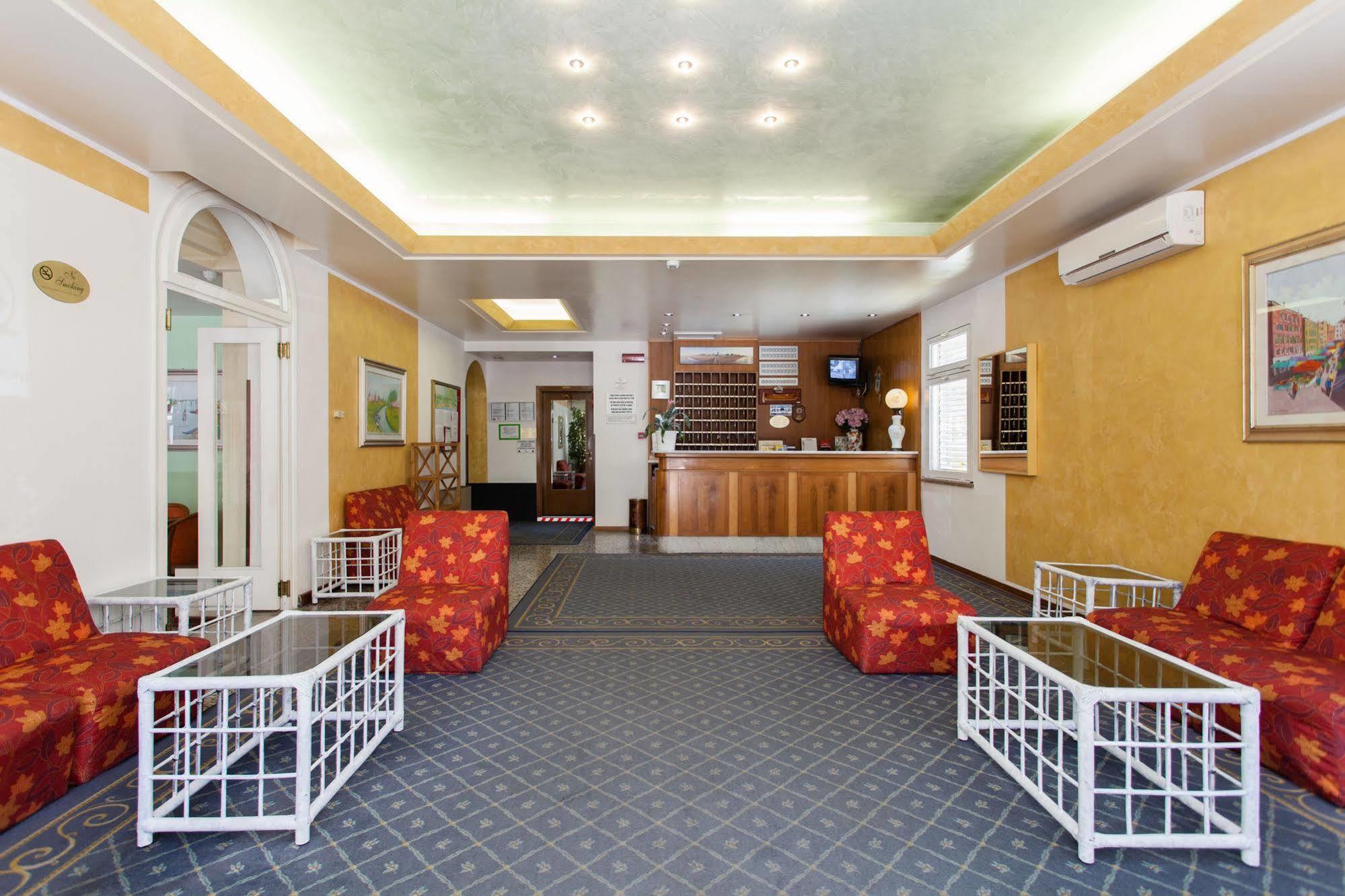Hotel Al Mare Лидо-ди-Езоло Экстерьер фото